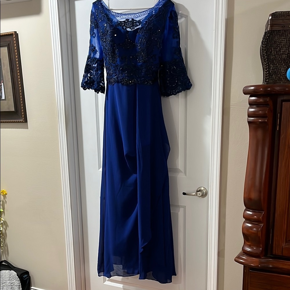 Elegant Blue Lace Evening UV Gown